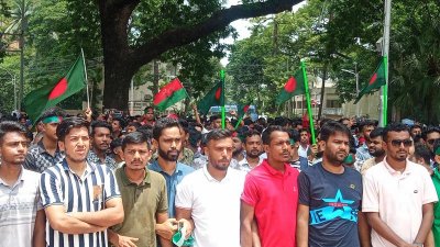 শহীদ মিনারে ছাত্রদলের অবস্থান কর্মসূচি (ছবি: বাংলা ট্রিবিউন)