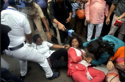 কলকাতায় বিজেপির বিক্ষোভে পুলিশের অ্যাকশন। 