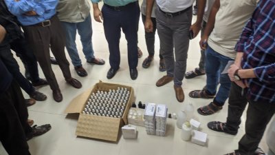 শিক্ষার্থী-ভোক্তা অধিকারের অভিযানে জব্দ হলো মেয়াদোত্তীর্ণ রিএজেন্ট