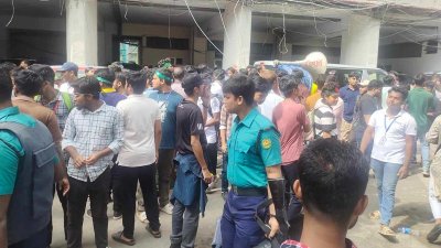 সচিবালয়ে শিক্ষার্থীরা (ছবি: শফিকুল ইসলাম)