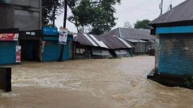 প্লাবিত হয়েছে প্রায় একশ গ্রাম