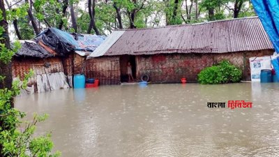 অধিকাংশ গ্রামের বাড়িঘর ডুবে আছে