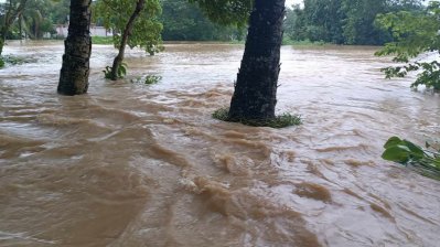 গোমতীর পানি বিপদসীমার ওপরে, ফেসবুকে বাঁধ ভাঙার গুজব