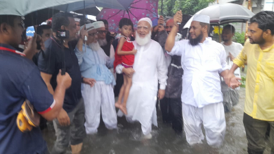 বানভাসি ক্ষতিগ্রস্ত অসহায় মানুষের সঙ্গে কথা বলেন ডা. শফিকুর রহমান