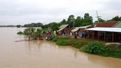 গোমতীর পানি বিপদসীমার ১২০ সেন্টিমিটার উপরে, বাঁধ ভাঙার শঙ্কা