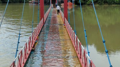 ডুবে গেছে রাঙামাটির আইকন ঝুলন্ত সেতু