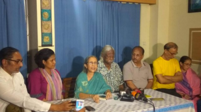 ২০১৭ সালের ৩ জুলাই ফরহাদ মজহার নিখোঁজ অবস্থায় সংবাদ সম্মেলনে ফরিদা আখতার, পাশে ডা. জাফরুল্লাহ চৌধুরী। 