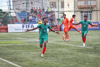 প্রথম গোলটি করেছেন আসাদুল। 