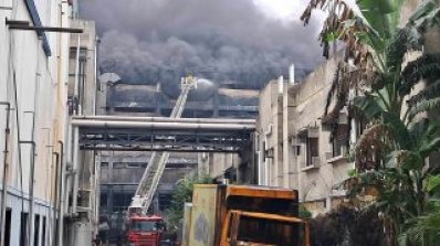 আগুন নিয়ন্ত্রণে কাজ করছে ফায়ার সার্ভিস