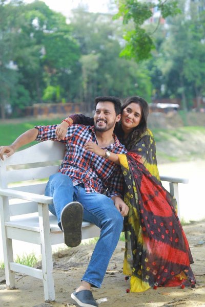 আরেকটি দৃশ্যে ইরফান ও তানিয়া