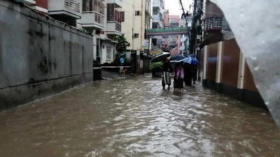 মিরপুর ১০ নম্বর এলাকার একটি গলি (ছবি: নাসিরুল ইসলাম)