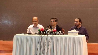 প্রেস ব্রিফিং করছেন প্রধান উপদেষ্টার প্রেস সচিব শফিকুল আলম