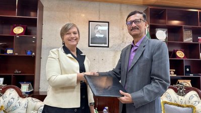 পররাষ্ট্র উপদেষ্টার কাছে ইউনিসেফ প্রতিনিধির পরিচয়পত্র পেশ