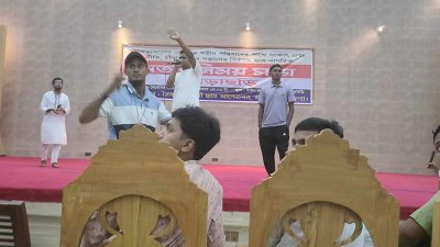 সমন্বয়ক আবুল হাসনাত সভায় আজও হট্টগোল