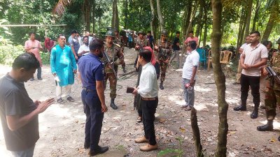 বিএনপি নেতার দখল থেকে মুক্ত করা হলো সুনীল গঙ্গোপাধ্যায়ের পৈতৃক ভিটা