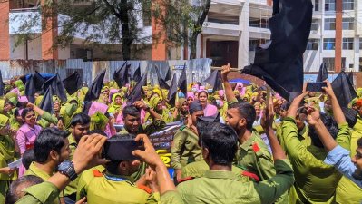 এক দফা দাবিতে নার্সদের মিছিল