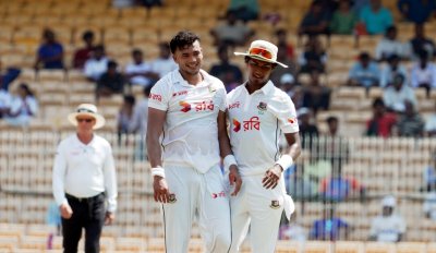 দ্বিতীয় দিনে তাসকিন, হাসানের বোলিংয়ে গুটিয়ে যায় ভারত।