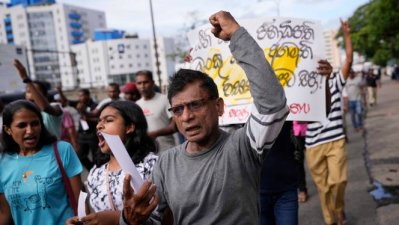 রাজনৈতিক ও অর্থনৈতিক সংকট থেকে মুক্তি চায় লঙ্কানরা। ফাইল ছবি: এপি
