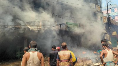 পুরো শহরে আতঙ্ক বিরাজ করছে