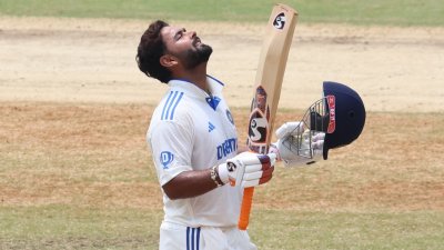 ২১ মাস পর ফিরেই পান্তের সেঞ্চুরি। 