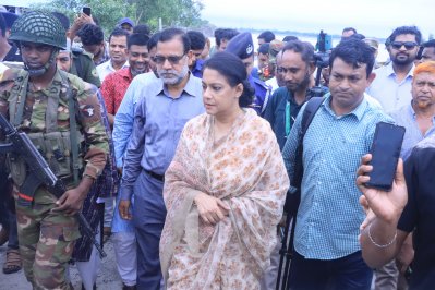 কোম্পানিগঞ্জের মুছাপুরে বন্যায় ক্ষতিগ্রস্ত রেগুলেটর ও জনতার বাজারের ভাঙন এলাকা পরিদর্শনে উপদেষ্টা
