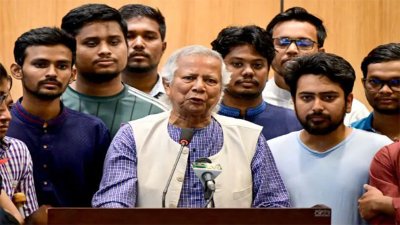 ৮ আগস্ট সরকার গঠনের পর এক সংবাদ সম্মেলনে ড. মুহাম্মদ ইউনূসের সঙ্গে নাহিদ ইসলাম। 