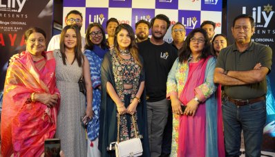 ইমন-সারিকার সঙ্গে প্রিমিয়ারে আগত অতিথিদের একাংশ