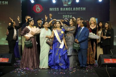 ইচ্ছার মাথায় উঠলো মুকুট