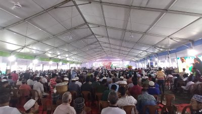 মাহফিলে লোকসমাগম বাড়ছে