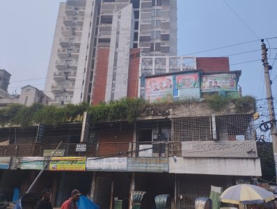 ঢাকা দক্ষিণে দখলদারত্ব রুখবে কে?