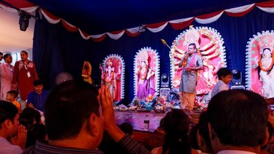 সকাল থেকে শুরু হয় সপ্তমী পূজার আনুষ্ঠানিকতা