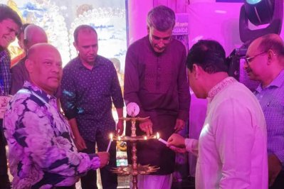 তিন পূজামণ্ডপ পরিদর্শন করলেন বেবিচক চেয়ারম্যান