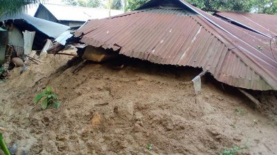 শেরপুরে বন্যায় বিধ্বস্ত সাড়ে ৬ হাজার ঘরবাড়ি, দিশেহারা ক্ষতিগ্রস্ত মানুষ