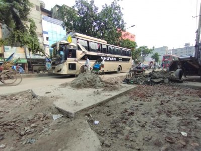ডিএনসিসির অনেক সড়কেই চলছে উন্নয়ন কাজ