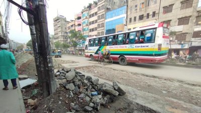 ডিএসসিসির বিভিন্ন এলাকার ড্রেনেজ ব্যবস্থার আরও অবনতি হয়েছে (ছবি: প্রতিবেদক)