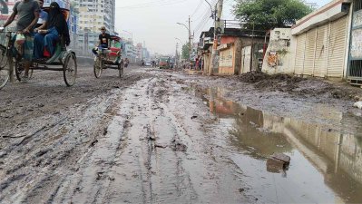 ঢাকা দক্ষিণ সিটির একটি সড়কে বেহাল দশা
