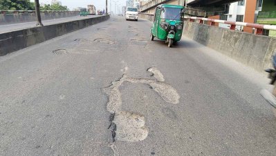 দীর্ঘ দিনেও সংস্কার হচ্ছে না এসব সড়ক