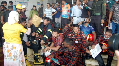 আগুন নিয়ন্ত্রণে কাজ করে ফায়ার সার্ভিসের ৯টি ইউনিট