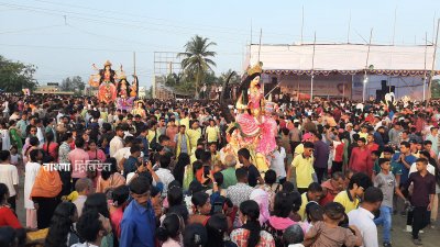 কক্সবাজার সৈকতে ৩ লাখ মানুষের উপস্থিতিতে ২৪৫টি প্রতিমা বিসর্জন