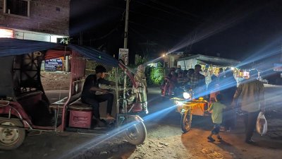 শারদীয় দুর্গাপূজার লম্বা ছুটিতে পর্যটক কুয়াকাটার বিভিন্ন দর্শনীয় স্থানগুলো পরিদর্শন করছেন