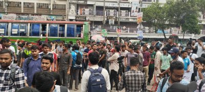 ৩ দফা নিয়ে নীলক্ষেতে জড়ো হচ্ছেন সাত কলেজের শিক্ষার্থীরা