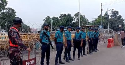 বঙ্গভবনের সামনে অতিরিক্ত পুলিশ মোতায়েন করা হয়েছে