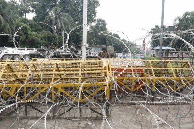বুধবার নিরাপত্তা ব্যবস্থা আরও জোরদার করা হয়েছে (ছবি: নাসিরুল ইসলাম)