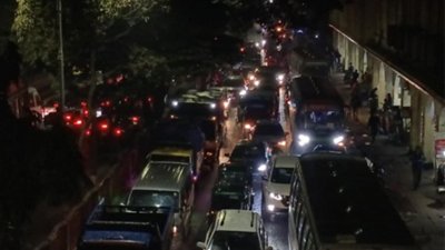 ভোগান্তিতে পড়েছেন বনানী, মহাখালী, মগবাজার, রমনার দিকে চলাচলকারী যাত্রীরা। ছবি: সাজ্জাদ হোসেন