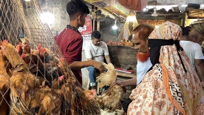 দাম কমে এলেও সবজির দাম ‘বেশি’