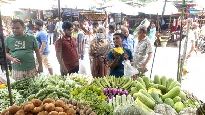 দাম কমে এলেও সবজির দাম ‘বেশি’
