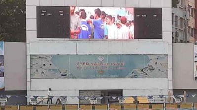সচল নেই ইলেকট্রনিক স্কোরবোর্ড।