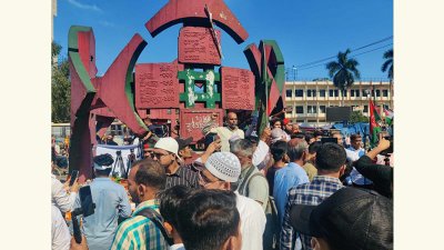 কর্মসূচিকে ঘিরে জিরো পয়েন্টে অবস্থান নিয়েছেন তারা