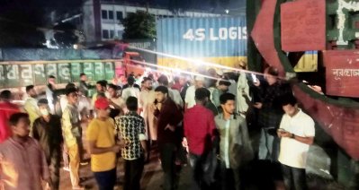 দলে দলে জিরো পয়েন্টে আসছেন বিভিন্ন সংগঠনের নেতাকর্মীরা