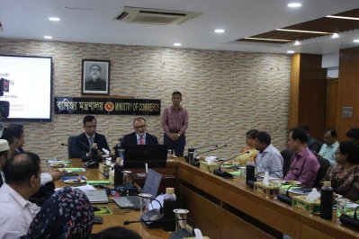 Meeting of the new advisor with the officials of the Ministry of Commerce